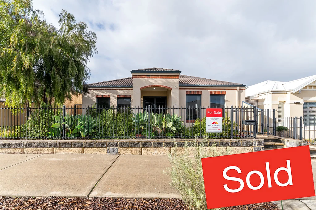 8 Pardalote Way, Tapping, WA 6065