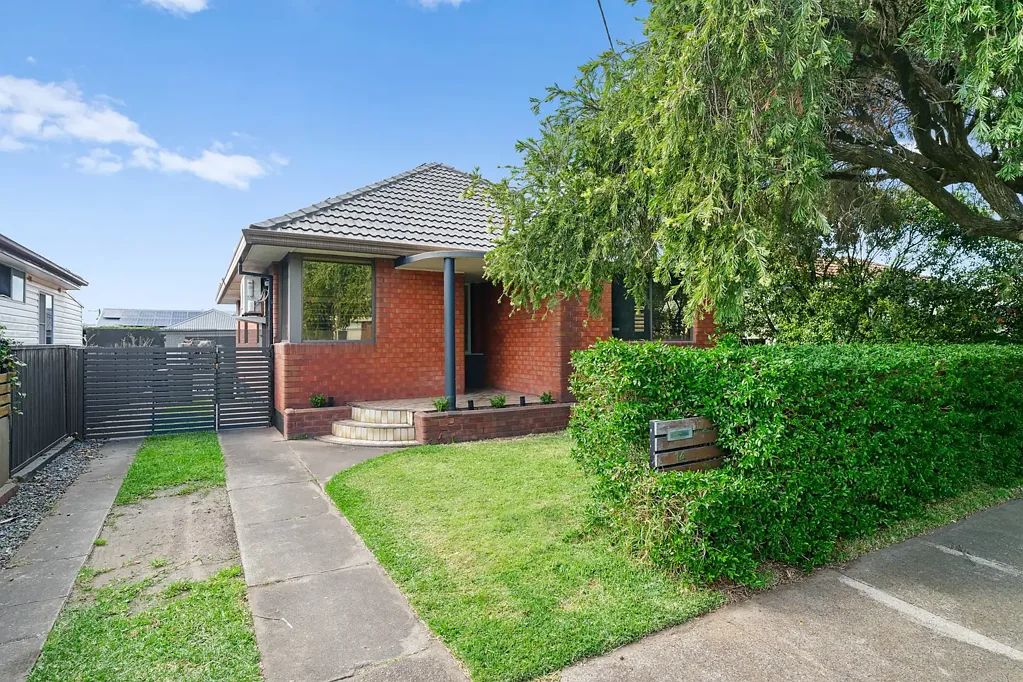 Mayfield 3 Slaapkamer Put simply, a classic Mayfield home with more space than you’d expect