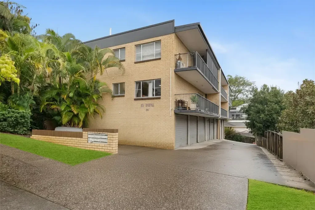 Wooloowin 2Habitaciones Neighbourhood chatter: Elevated, Light-Filled Apartment in Boutique Wooloowin Complex
