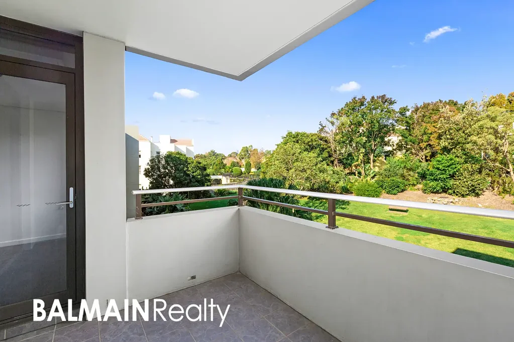 One Bedroom Apartment With Air Conditioning in the Popular Balmain Shores Complex