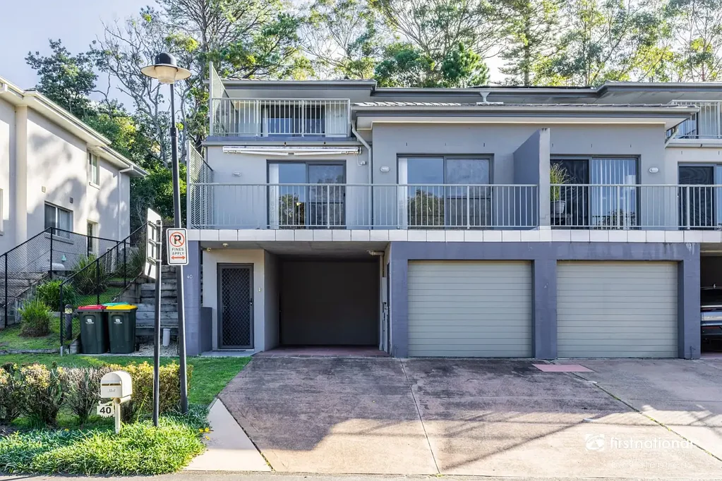 Large 4-bedroom family home on the coast