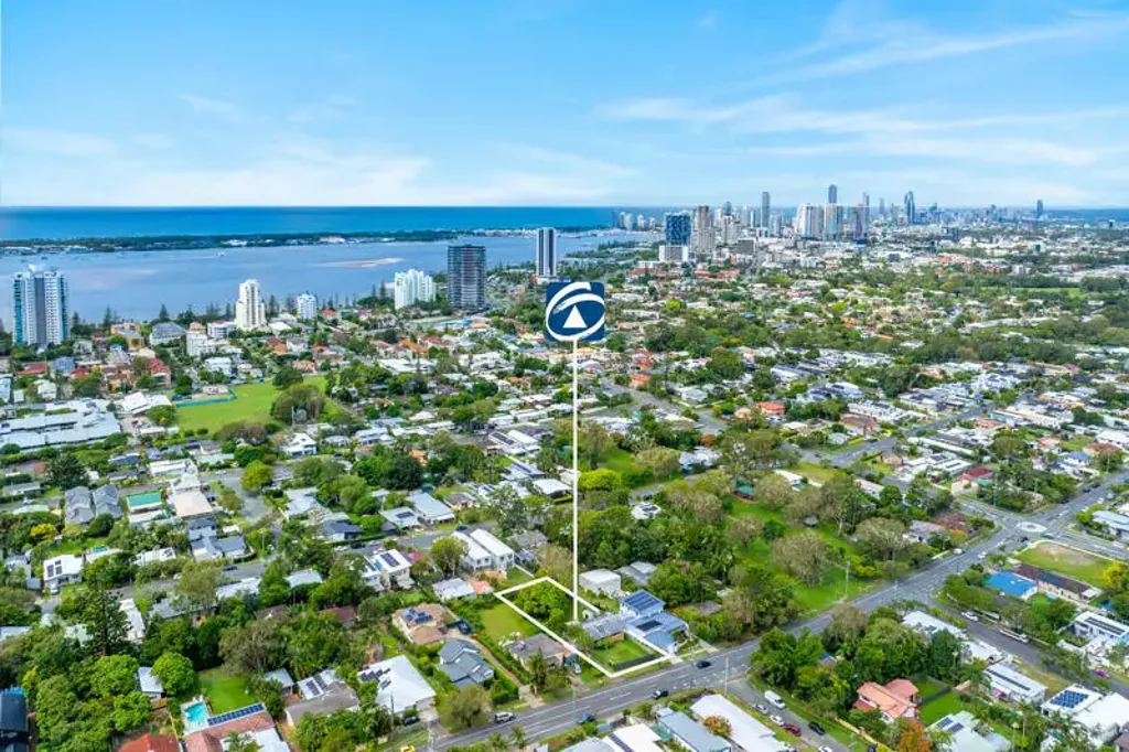Labrador 3બેડરૂમ CONTRACT COLLAPSED! Premier Location - Large 1077sqm Block Metres to Broadwater