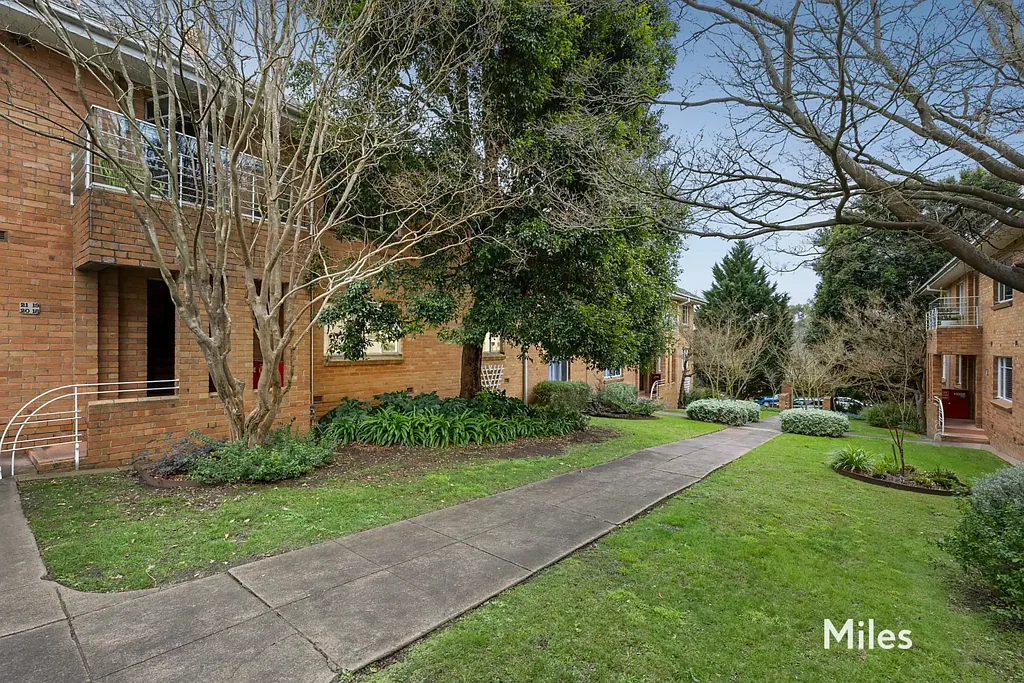 Ivanhoe East 2 Slaapkamer Potential To Be The Very Best In A Landmark Block