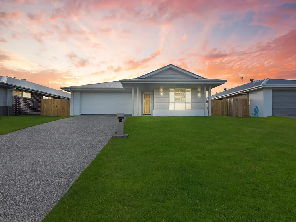 4 Bedroom Home in Urangan for $695 Per week