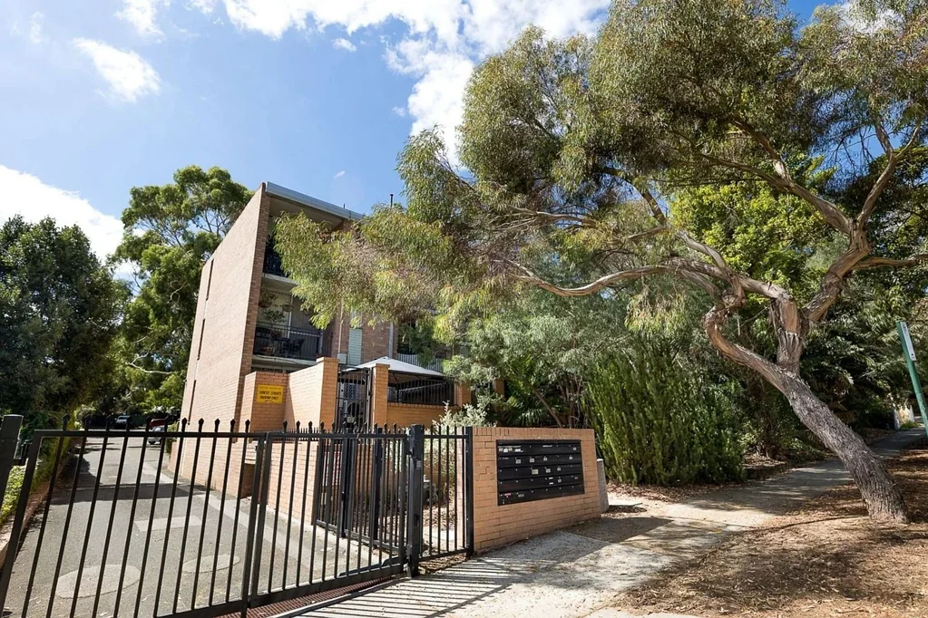 Subiaco 2침실 Prime Location with Generous Outdoor Living