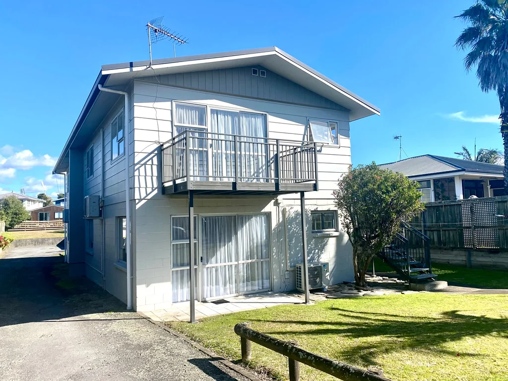 AVAILABLE NOW! Comfortable Ground Floor Living in a Convenient Location