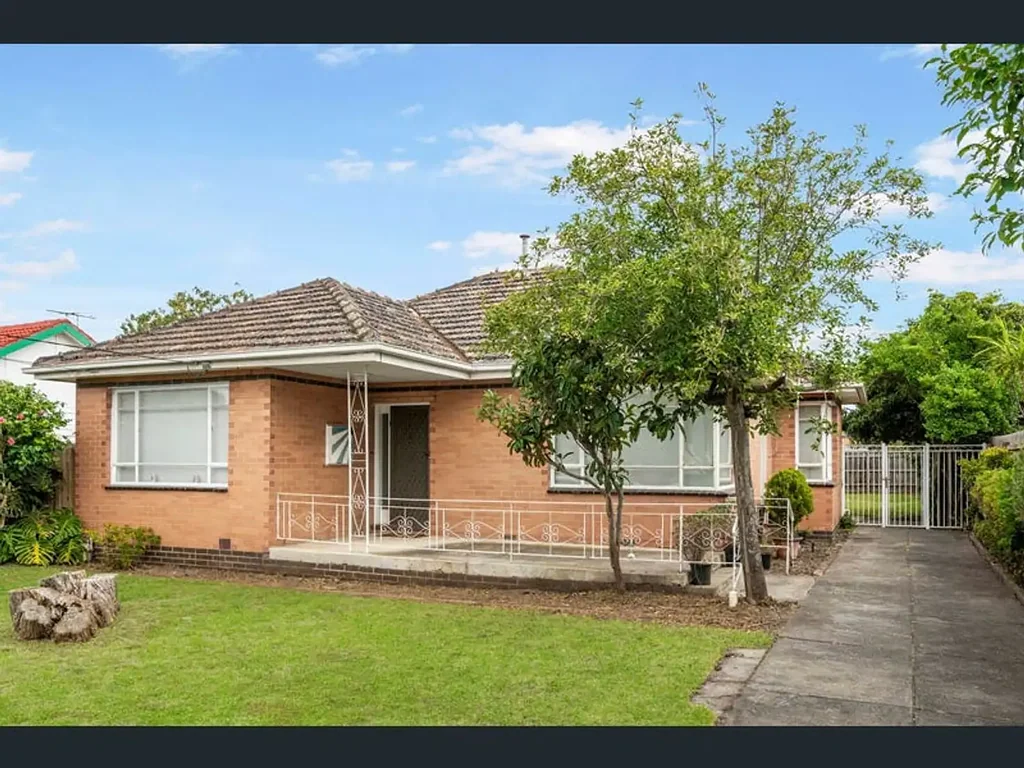 Spacious 3-Bedroom Family Home in Prime St Albans Location