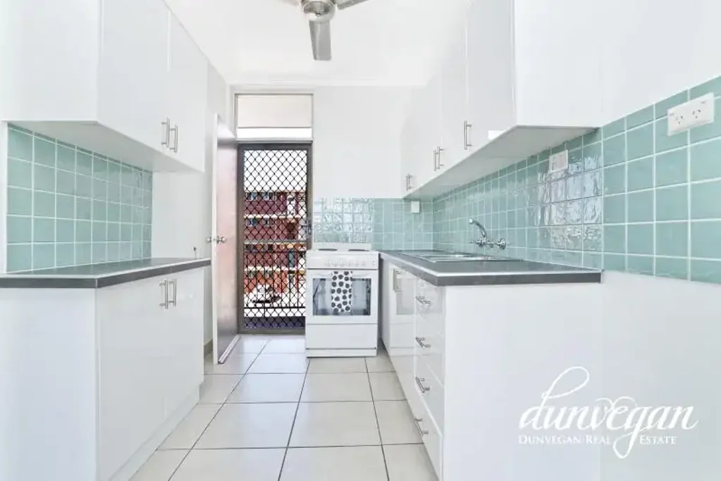 LIGHT & BRIGHT ONE BEDROOM UNIT