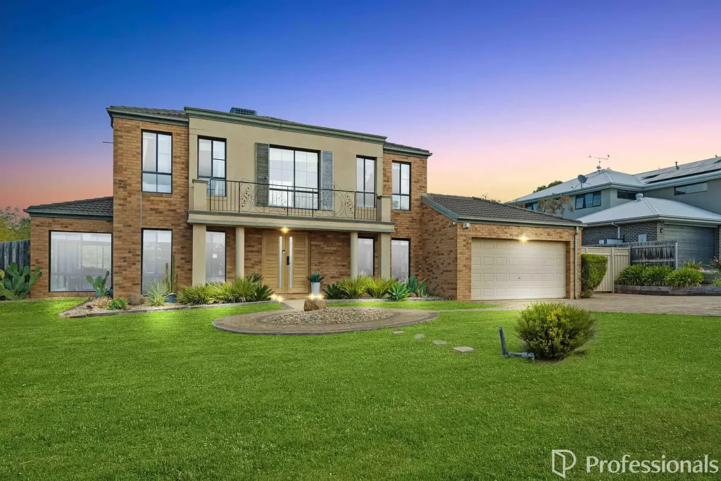 Brookfield 4 Slaapkamer STUNNING EXECUTIVE 4 BEDROOM PLUS STUDY RESIDENCE ON 2081M2 BLOCK WITH GORGEOUS VIEWS