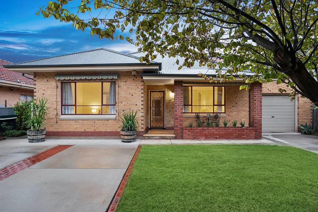 Woodville North 4غرفة نوم Spacious Family Living with Self-Contained Granny Flat & Future Potential on 846sqm!