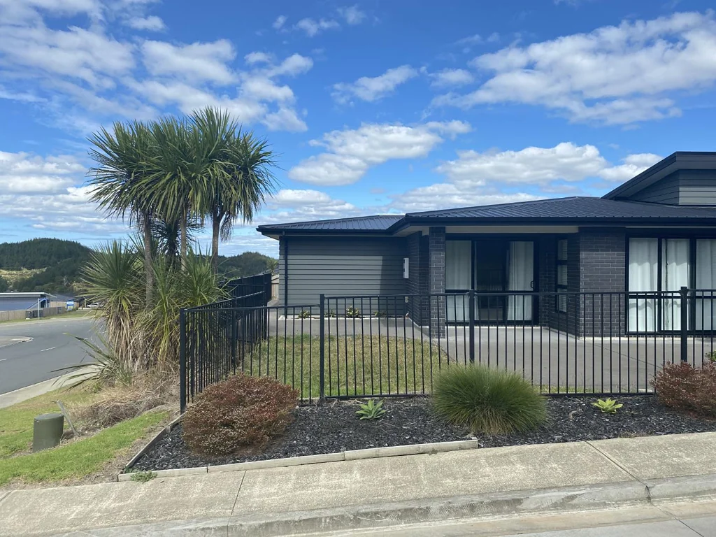 Modern Four Bedroom in Morningside
