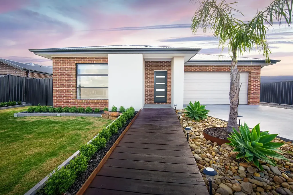 Horsham 4कमरा Modern Family Living – Move Straight In