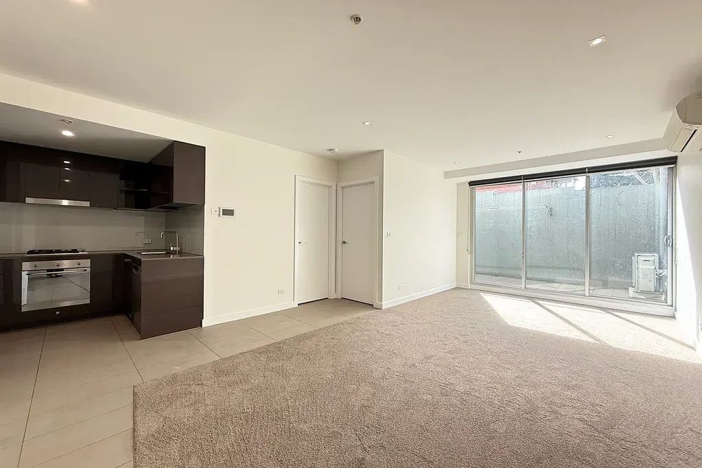 Stylish North-Facing Apartment with Courtyard & Secure Parking