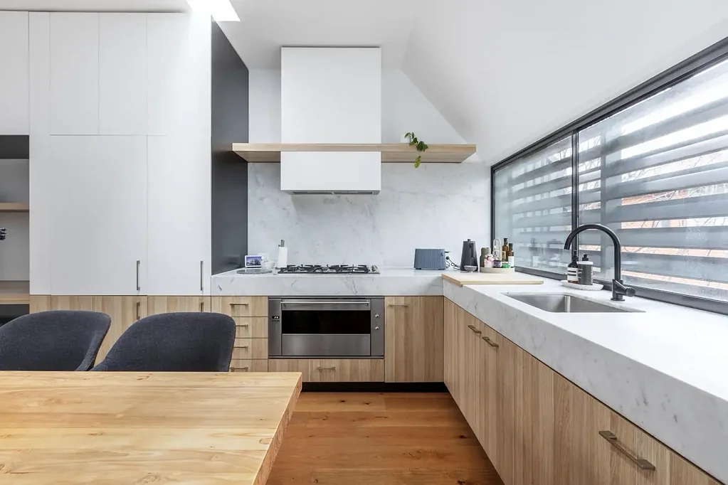 Prahran 2ห้องนอน Designer Living with a Breathtaking Rooftop Escape