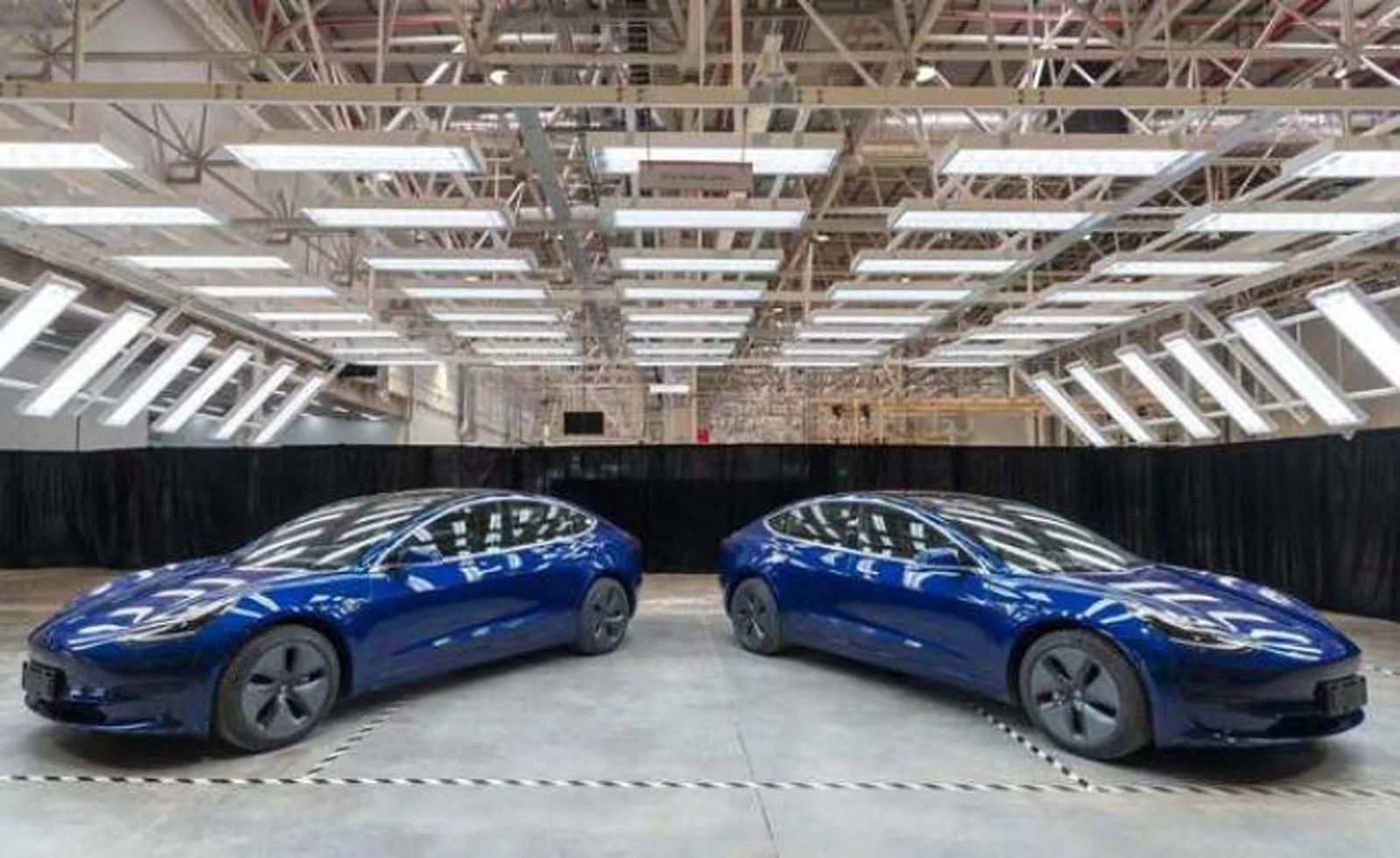 国产Model 3标准续航版降价至22万？特斯拉：不属实