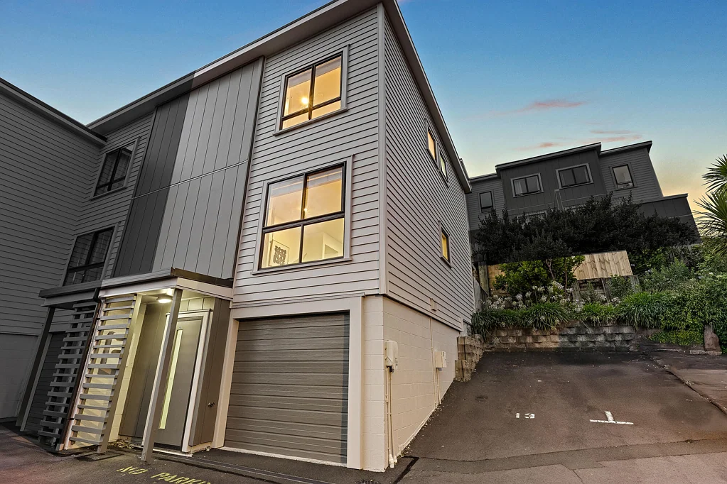 Albany 2 Slaapkamer 2 BEDROOMS WITH 2 ENSUITES....WOW!