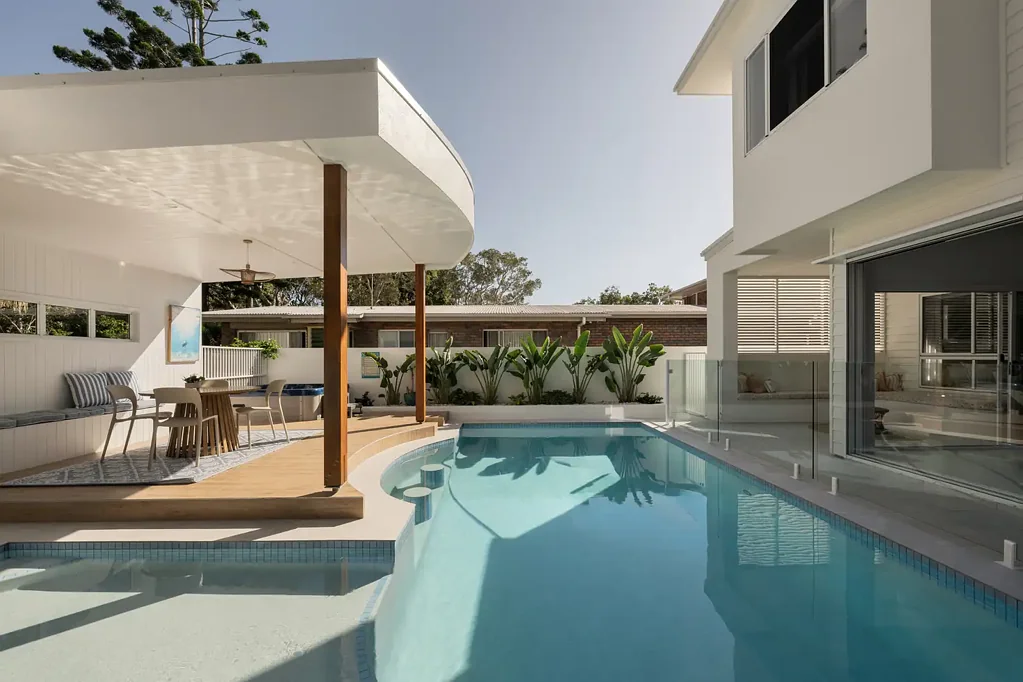 Shelly Beach 4房  Stunning Bespoke Build, One Block to Shelly Beach!