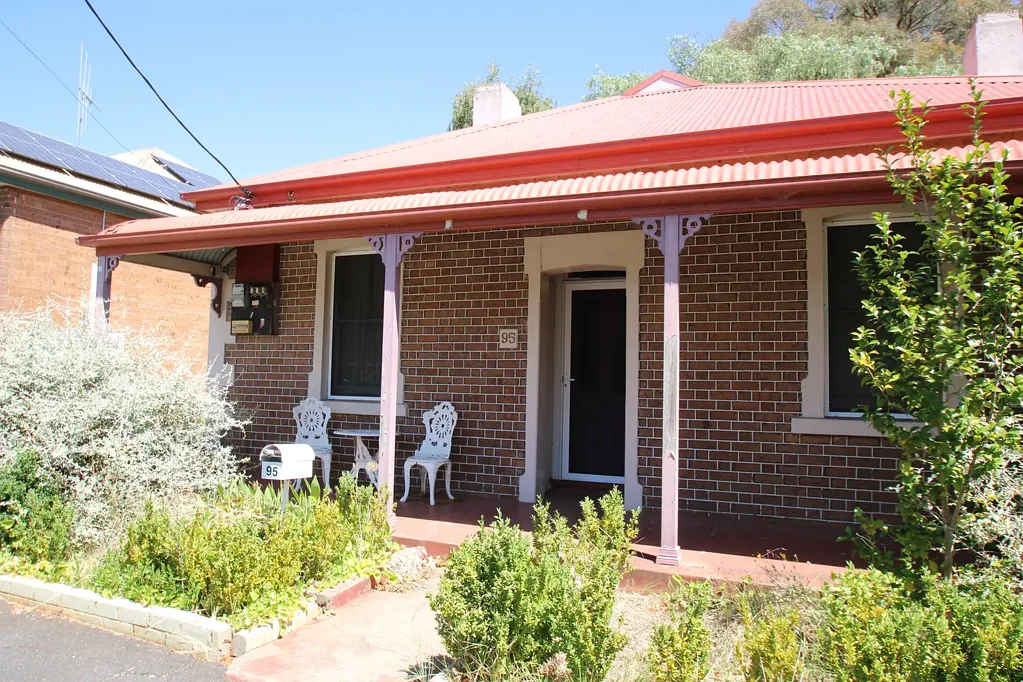 Centrally Cottage-Style Home - FURNISHED