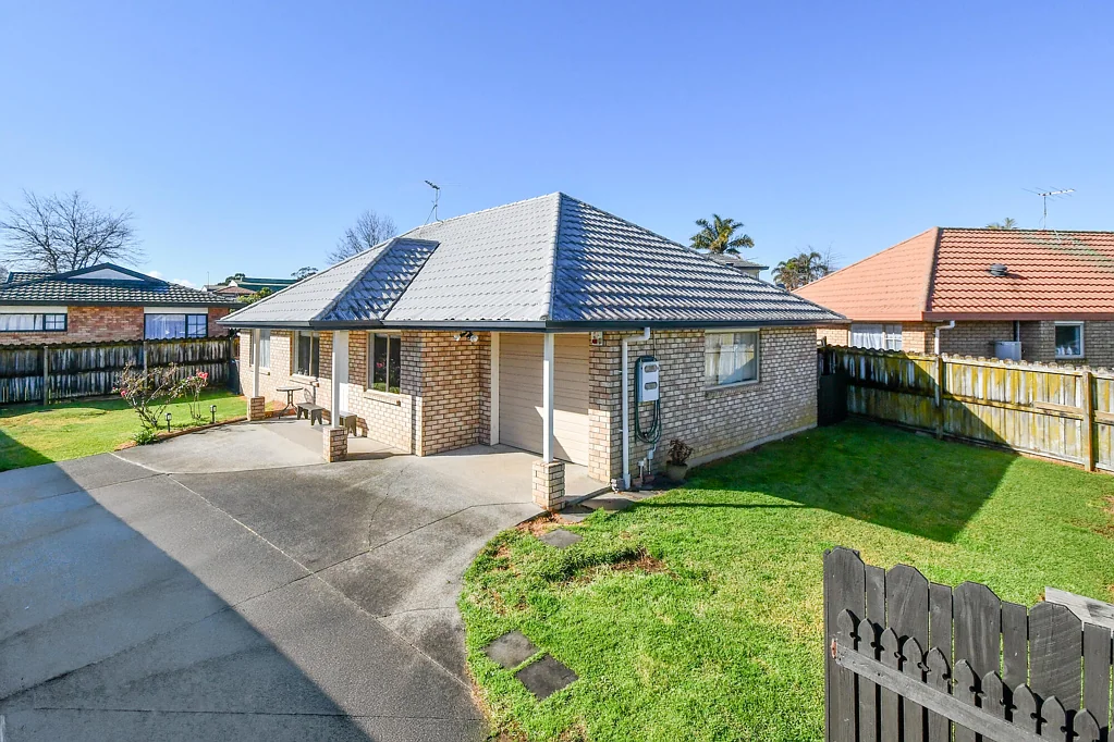 Favona 3ਬੈੱਡਰੂਮ Freehold section, brick and tile, low maintenance