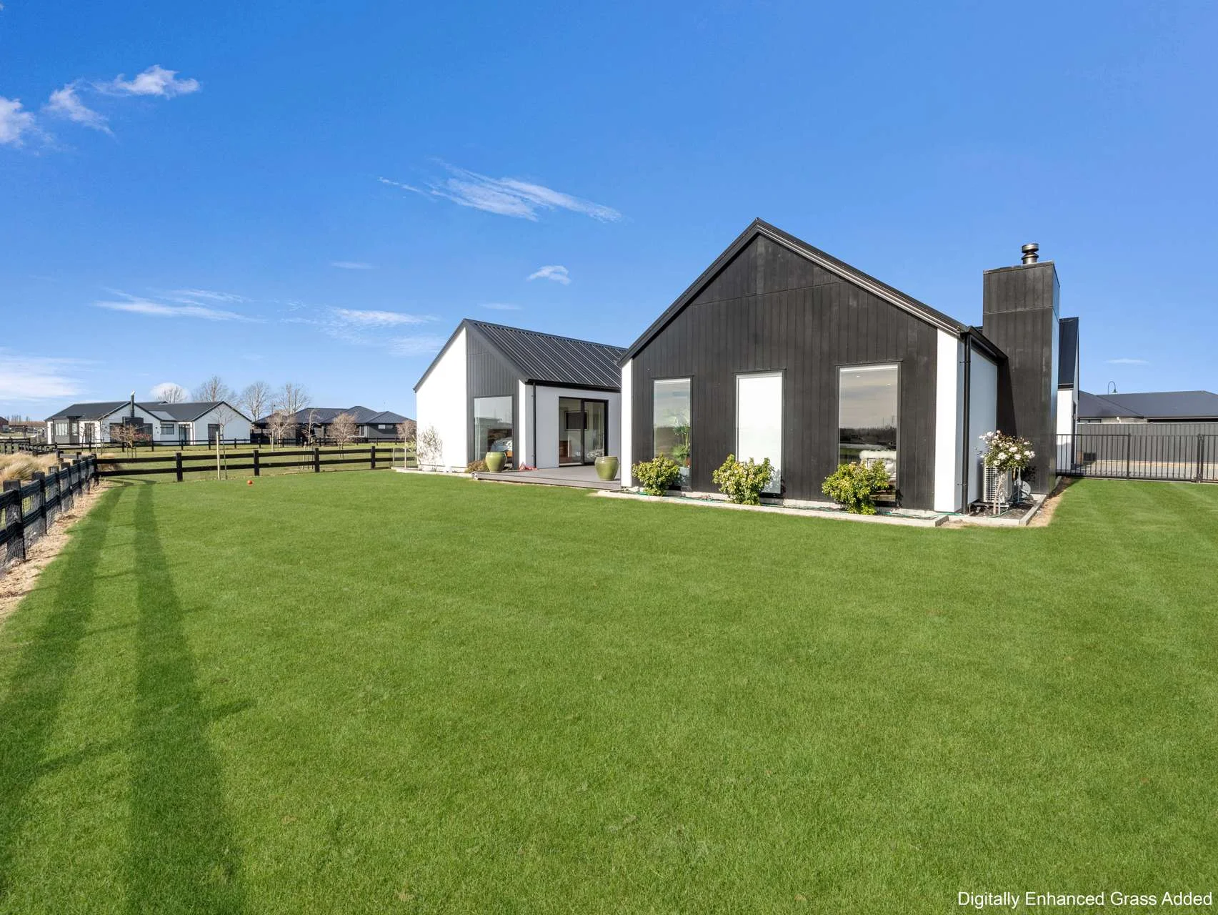 Huntingdon 4房  Your Dream Home at Lake Hood