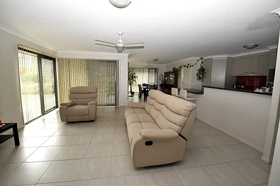 7 WILLOWOOD PL, FERNVALE QLD 4306, 4 कमरे, 2 बाथरूम, House