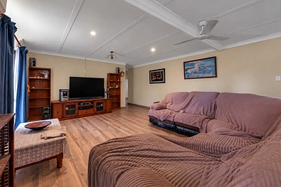 Silid Pahingahan - 58 Cummins Road, Thagoona, QLD 4306