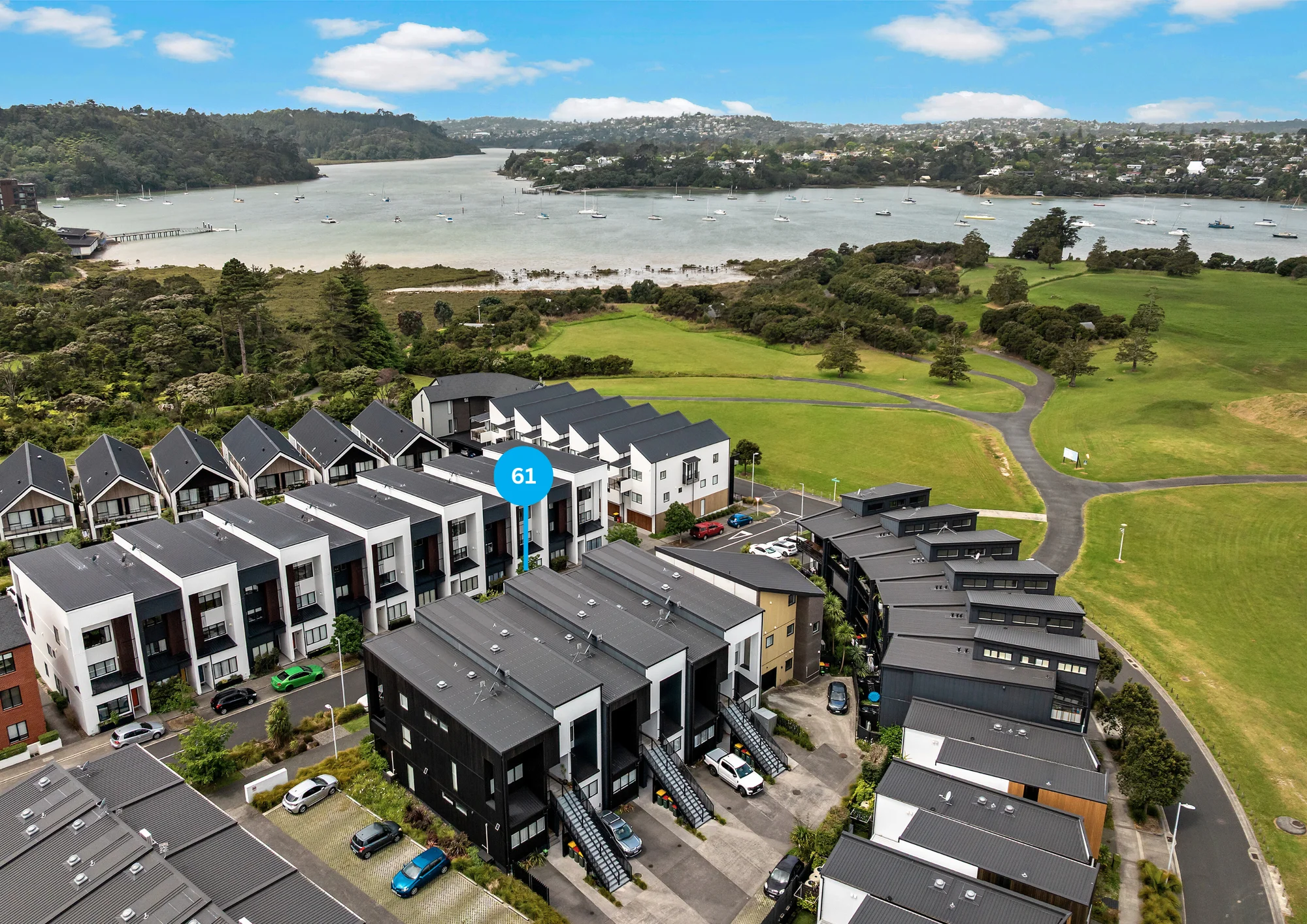 Hobsonville 1침실 Stunning Location: 1-Bed + Office & Carpark