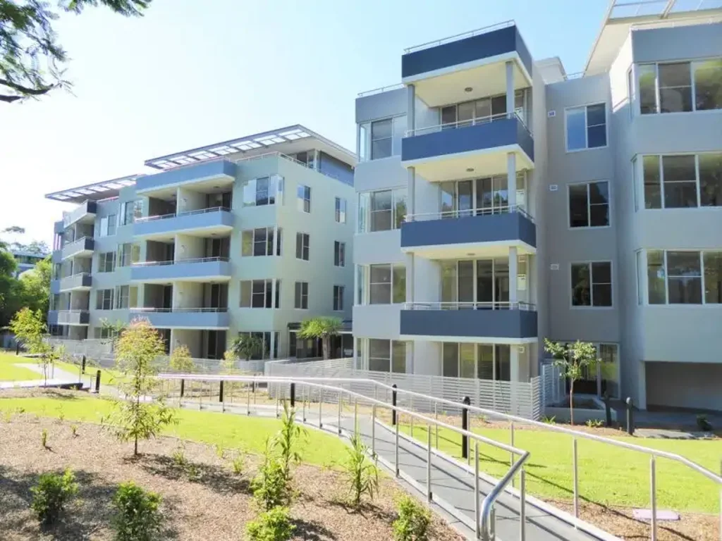 SPACIOUS 2 BEDROOM APARTMENT - SHORT WALK TO KILLARA STATION