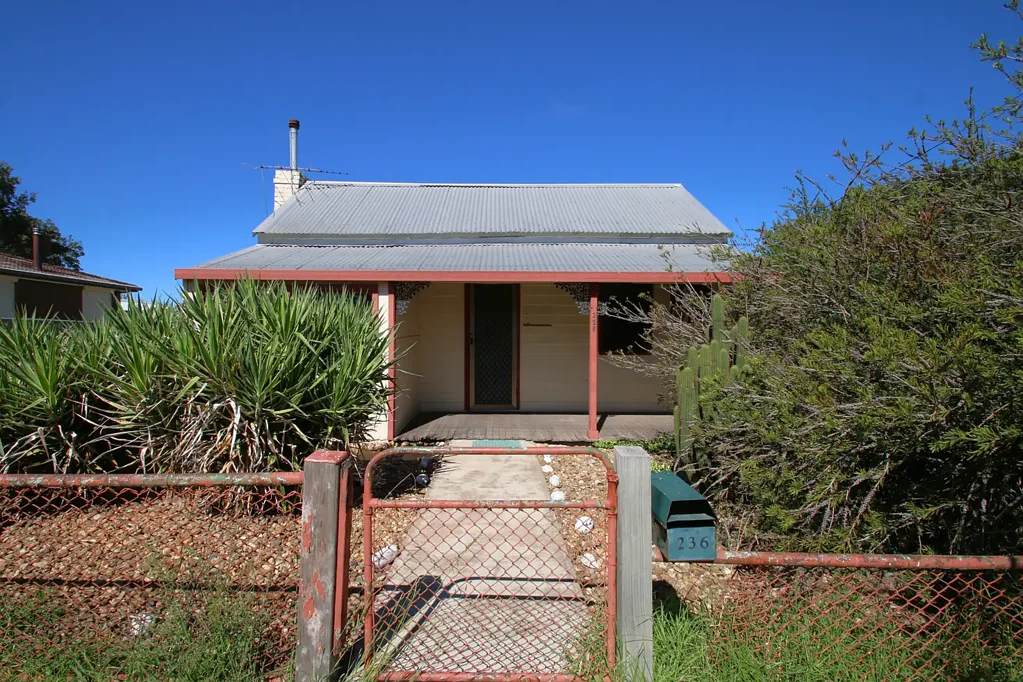 Prime Location Close to the Town Centre