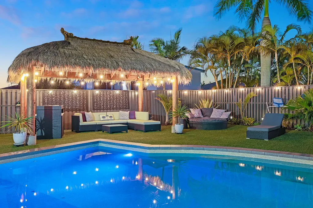 Oxenford 6બેડરૂમ A Hidden Regatta Waters Masterpiece with Genuine Dual Living