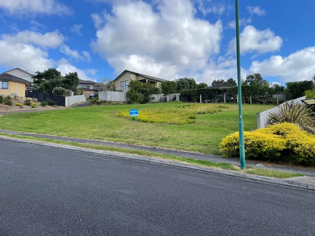 Helensville Helensville Section $460,000