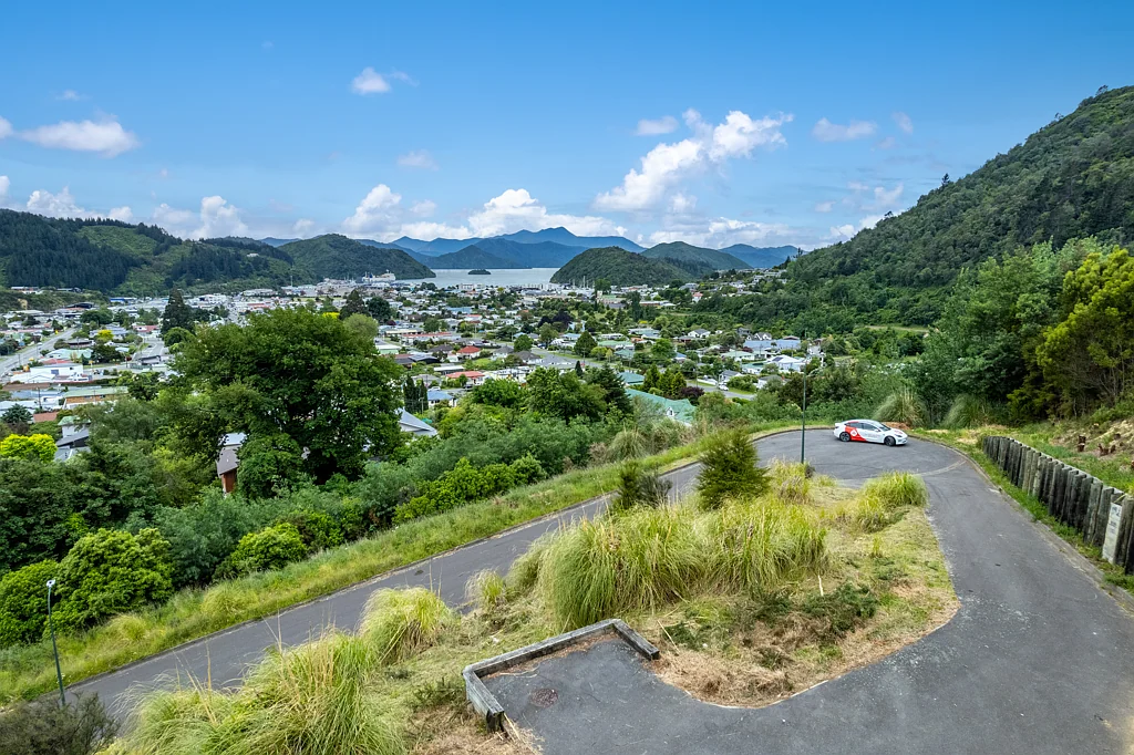 Picton North facing with views of Picton Harbour