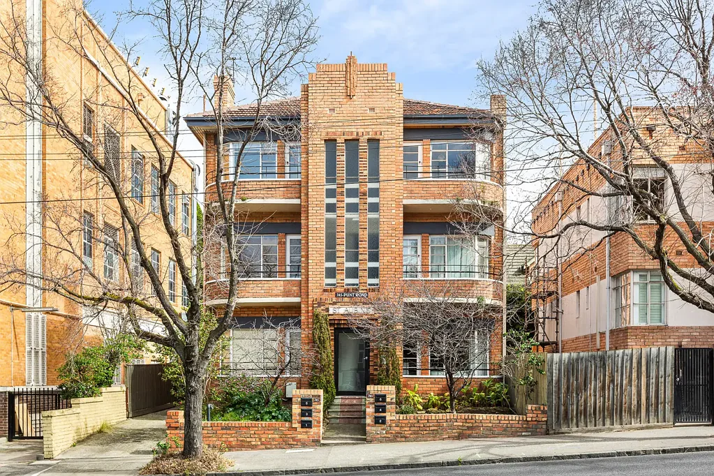 South Yarra 1Zimmer ‘St Aubins’ – Timeless Art Deco in the heart of South Yarra.
