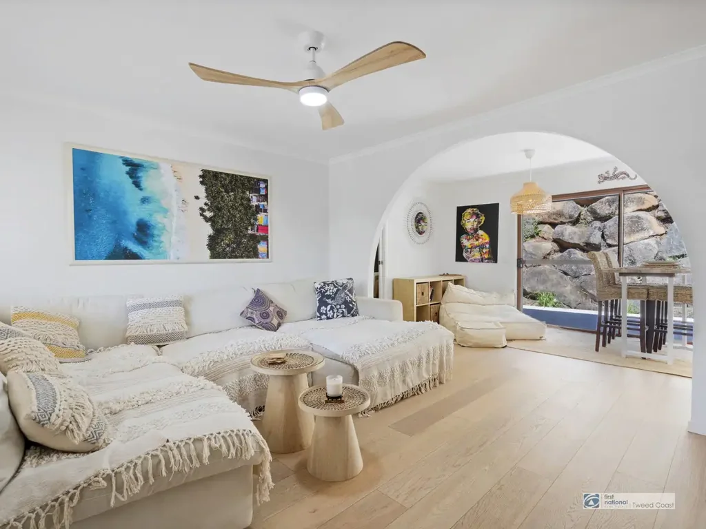 Stylishly Renovated Villa with Hinterland Views in Boutique Complex
