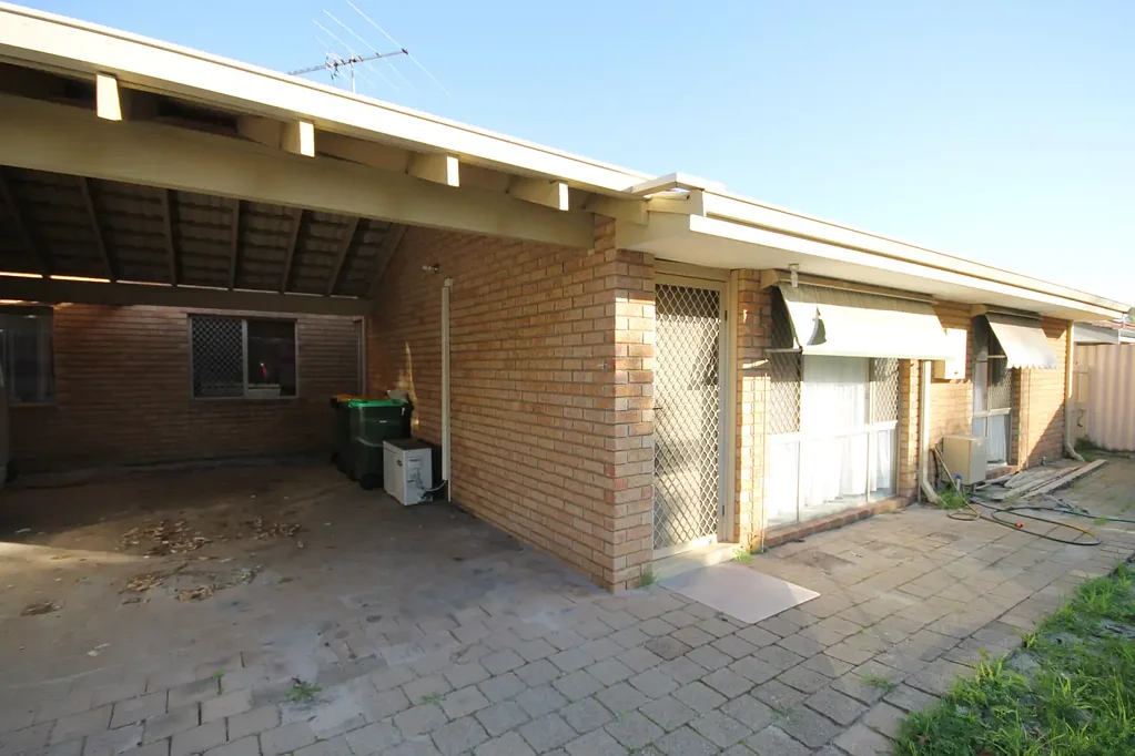 Easy care 2 bedroom villa unit with single carport in a convenient location!