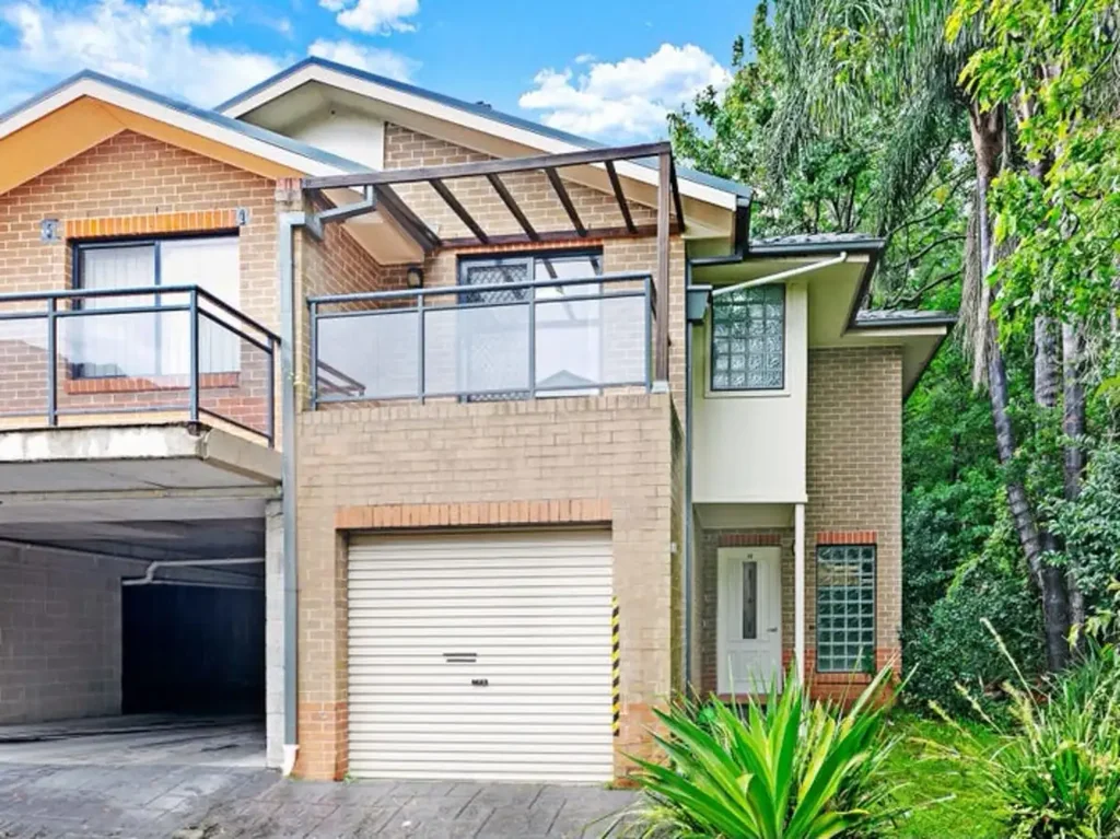 Newly Renovated 3 Bedroom Townhouse in the Heart of Hornsby!