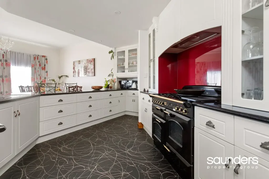 St Leonards 3ਬੈੱਡਰੂਮ CHARACTER AND CHARM ON APPROX 6HA WITH BEAUTIFUL VIEWS
