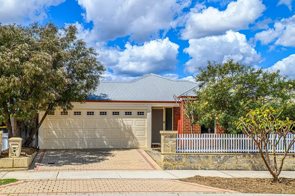 Ellenbrook 4 Bedroom FRESH NEW LOOK, FABULOUS FAMILY LIVING & PARKSIDE PERFECTION!
HOME OPEN SAT 31ST OCT 12.00PM - 12.30PM