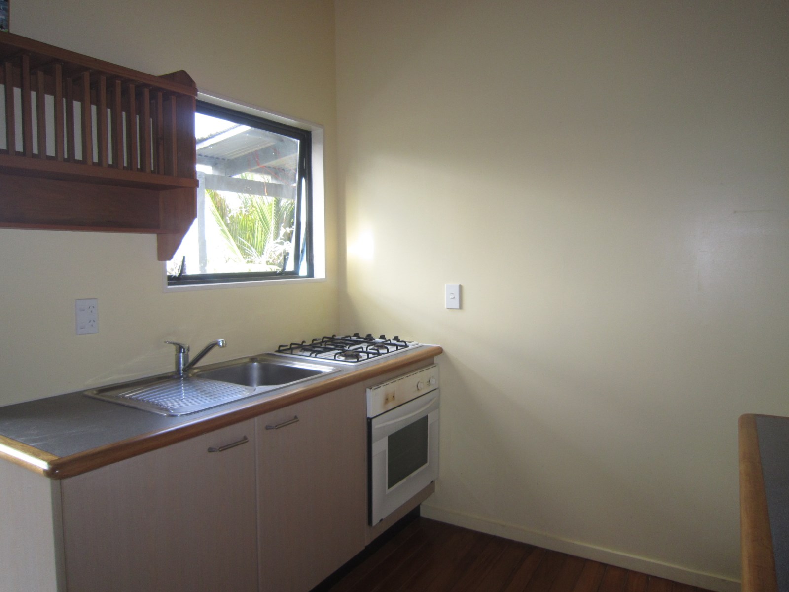 12 Walker Road, Henderson Valley, Auckland - Waitakere, 2 침실, 1 욕실