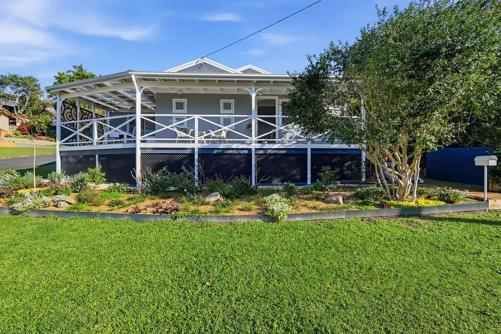 Coffs Harbour 4房  Circa 1920s Beauty, Fully Renovated For Modern Living