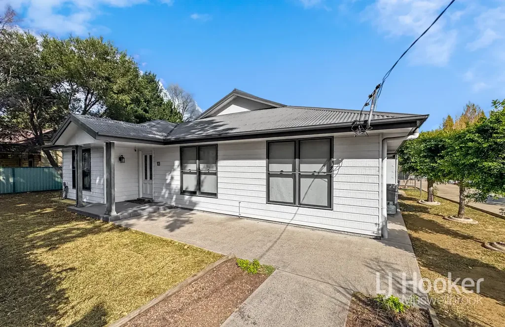 SPACIOUS FIVE BEDROOM HOME WITH SHED
