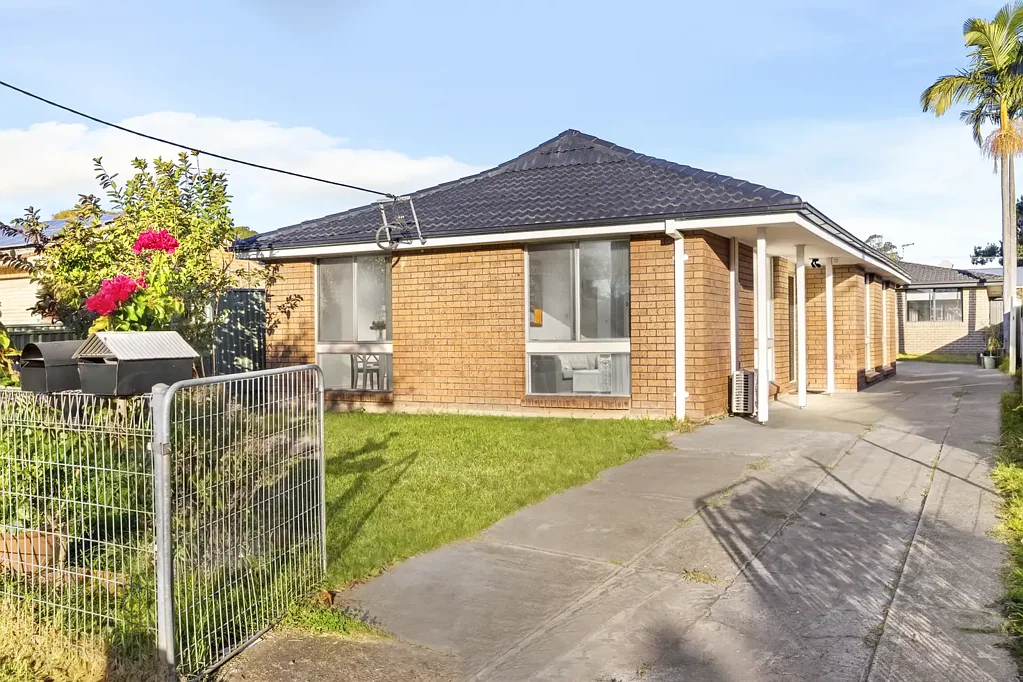 Riverstone 5房 稀有朝北独立屋 + 祖母房，双重收入机会，位于便利地段！ Rare North Facing, House + Granny Flat Dual Income Opportunity situated in Convenient Location!
