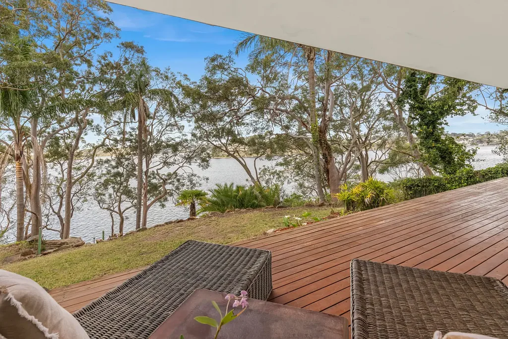 Oyster Bay 4房  Impressive North-East Facing Waterfront Home