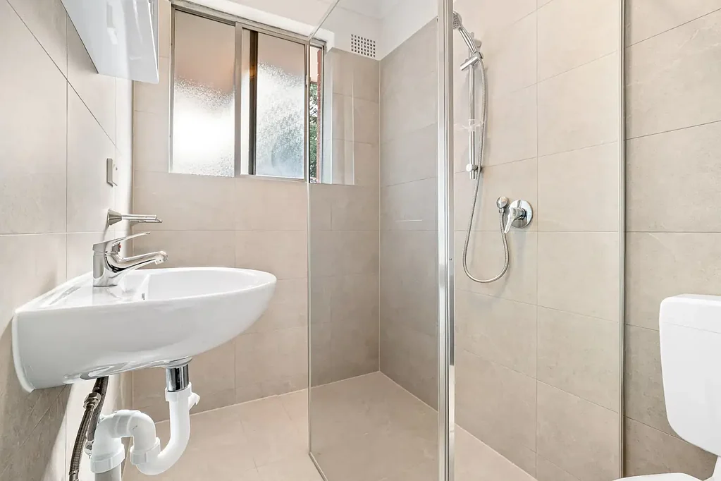 2 Bedroom Unit newly renovated, Be the first!