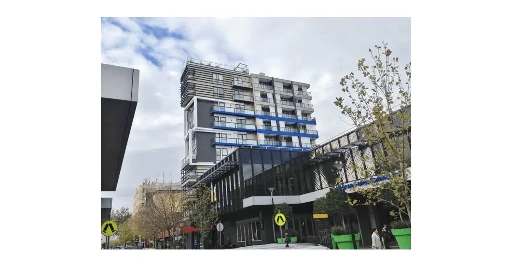 Modern 2-Bedroom Apartment with Stunning Views in Moonee Ponds
