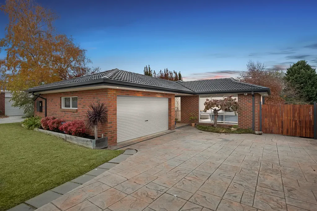 19 Woodside Drive, Rowville, VIC 3178
