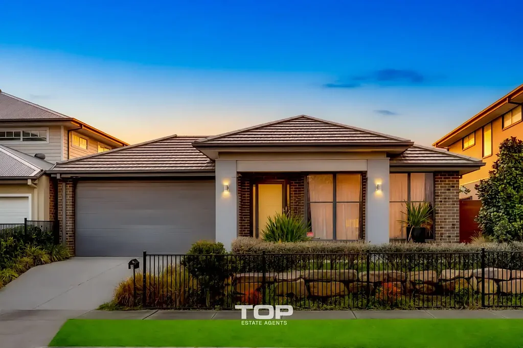 Clyde North 4房  Stylish Park-Front Living in Orana Estate