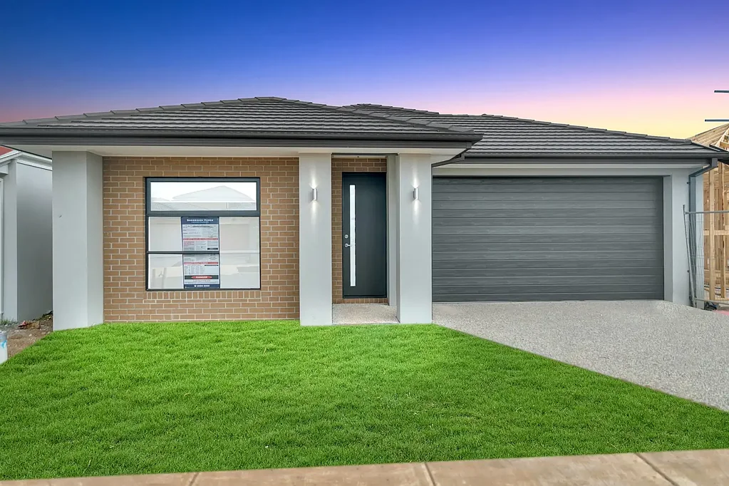 Modern Family Living in Prime Riverwalk Estate