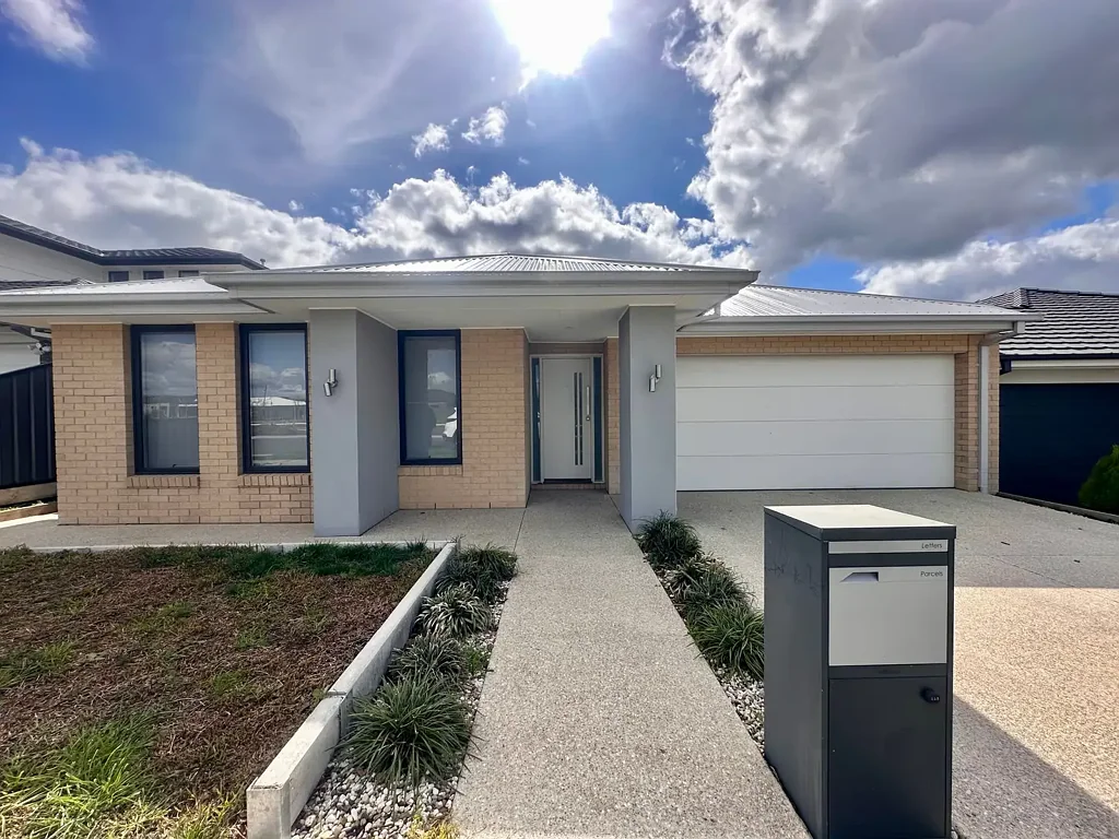 Perfect Single Story To Call Home **APPLY FOR THIS PROPERTY NOW**