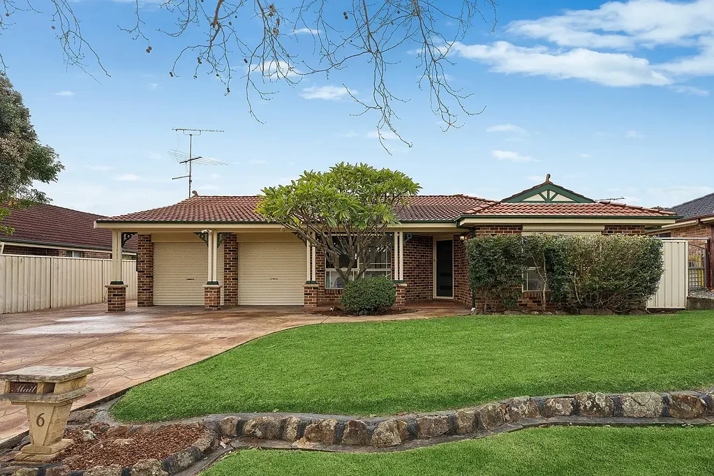 Narellan Vale 4房 宽敞平地590sqm 4卧2卫独立餐区 燃气厨房 户外娱乐空间 双车直通车库 近学校公园高速 Family Friendly in a Prime Location